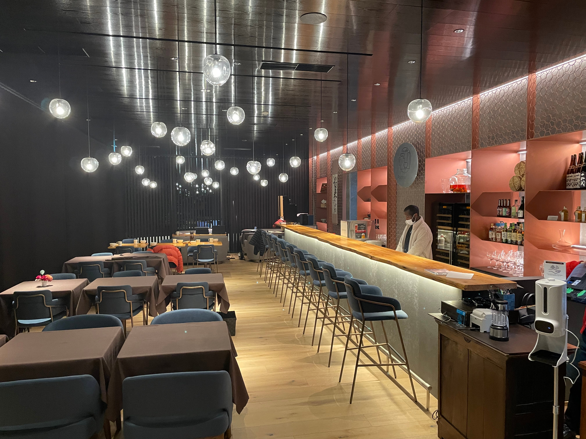 Contemporary dining room in Hokkaido