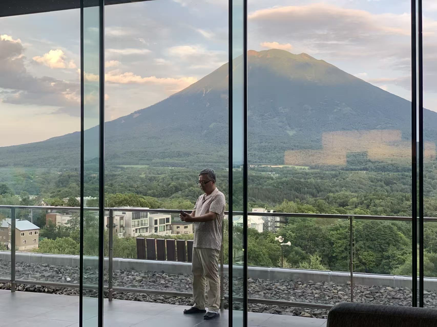 Guest enjoying a mountain view toward Mt. Yotei from Niseko